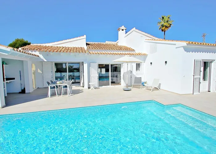 Villa Adora - Modern With Large Private Pool In *