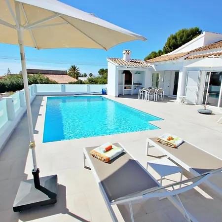 Adora - Modern With Large Private Pool In *