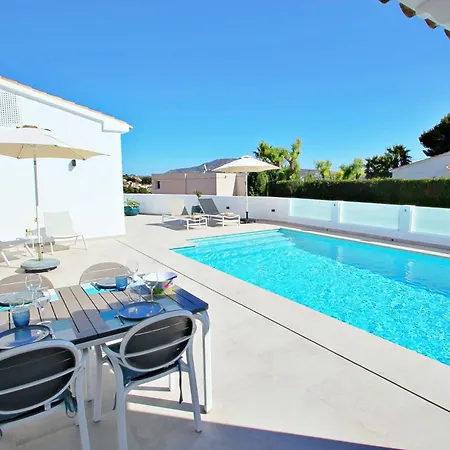 Adora - Modern With Large Private Pool In Villa