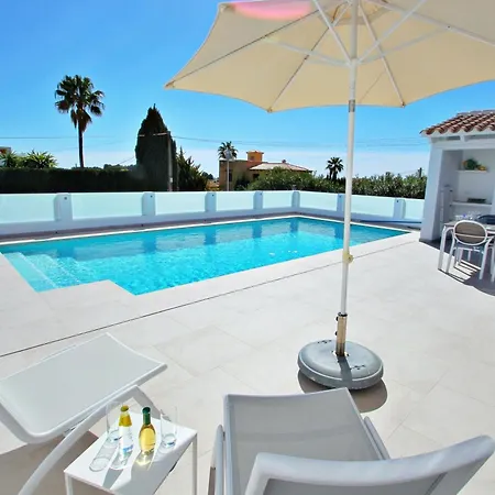 Villa Adora - Modern With Large Private Pool In