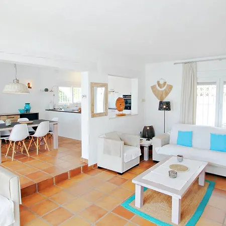Villa Adora - Modern With Large Private Pool In *