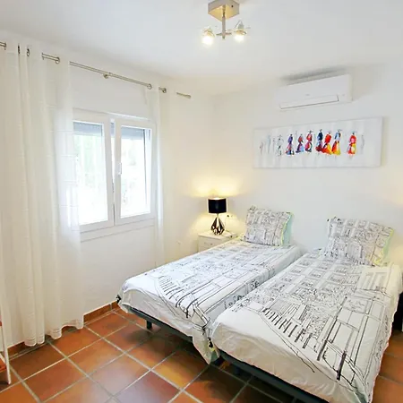 Adora - Modern With Large Private Pool In Villa *