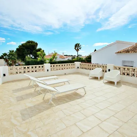 Villa Adora - Modern With Large Private Pool In