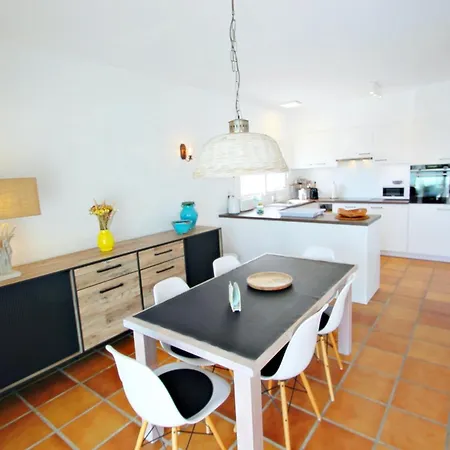 Adora - Modern With Large Private Pool In Villa *