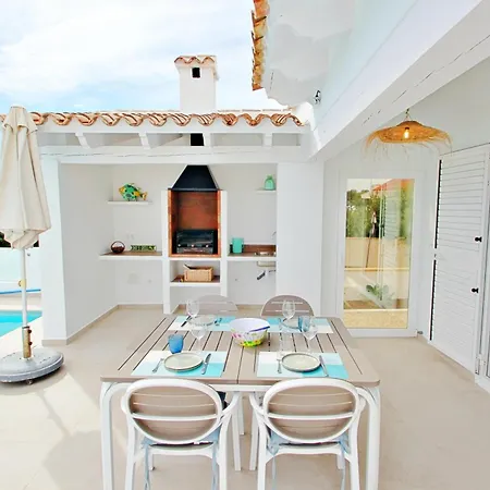 Adora - Modern With Large Private Pool In Villa