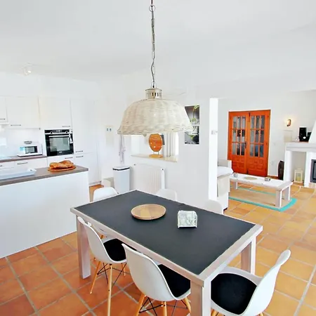 Adora - Modern With Large Private Pool In Villa