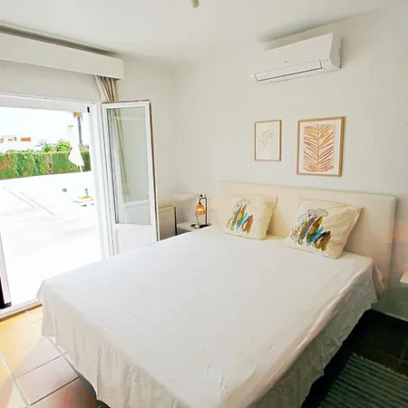 Adora - Modern With Large Private Pool In