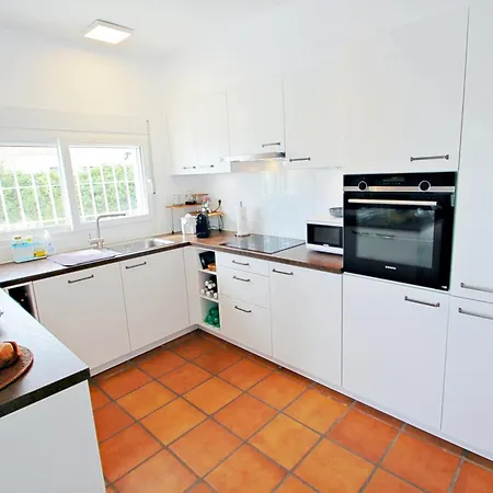 Villa Adora - Modern With Large Private Pool In *