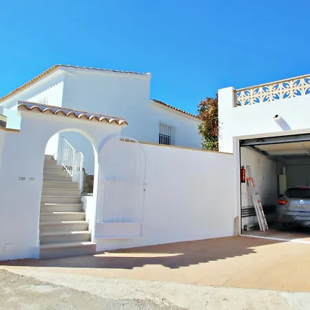 Adora - Modern With Large Private Pool In