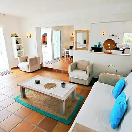 Adora - Modern With Large Private Pool In Villa